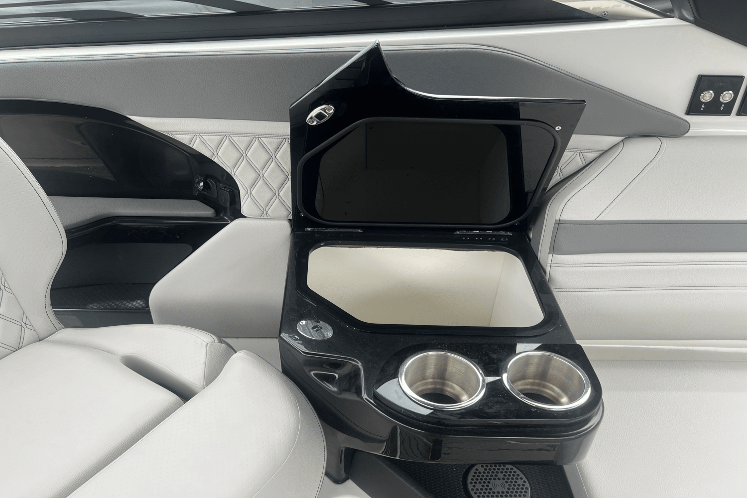 2025 Sea Ray SLX 280 Image Thumbnail #45