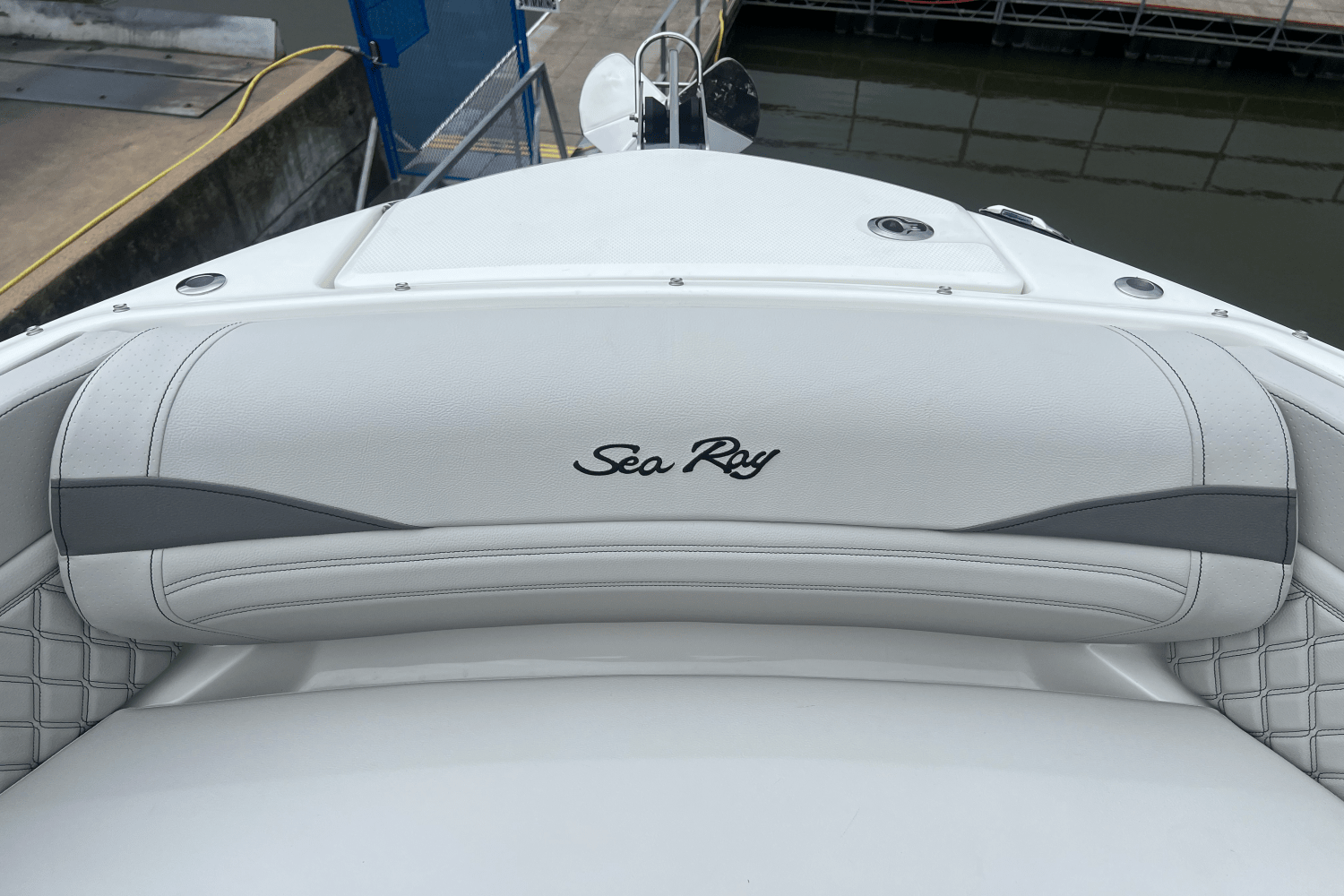 2025 Sea Ray SLX 280 Image Thumbnail #13