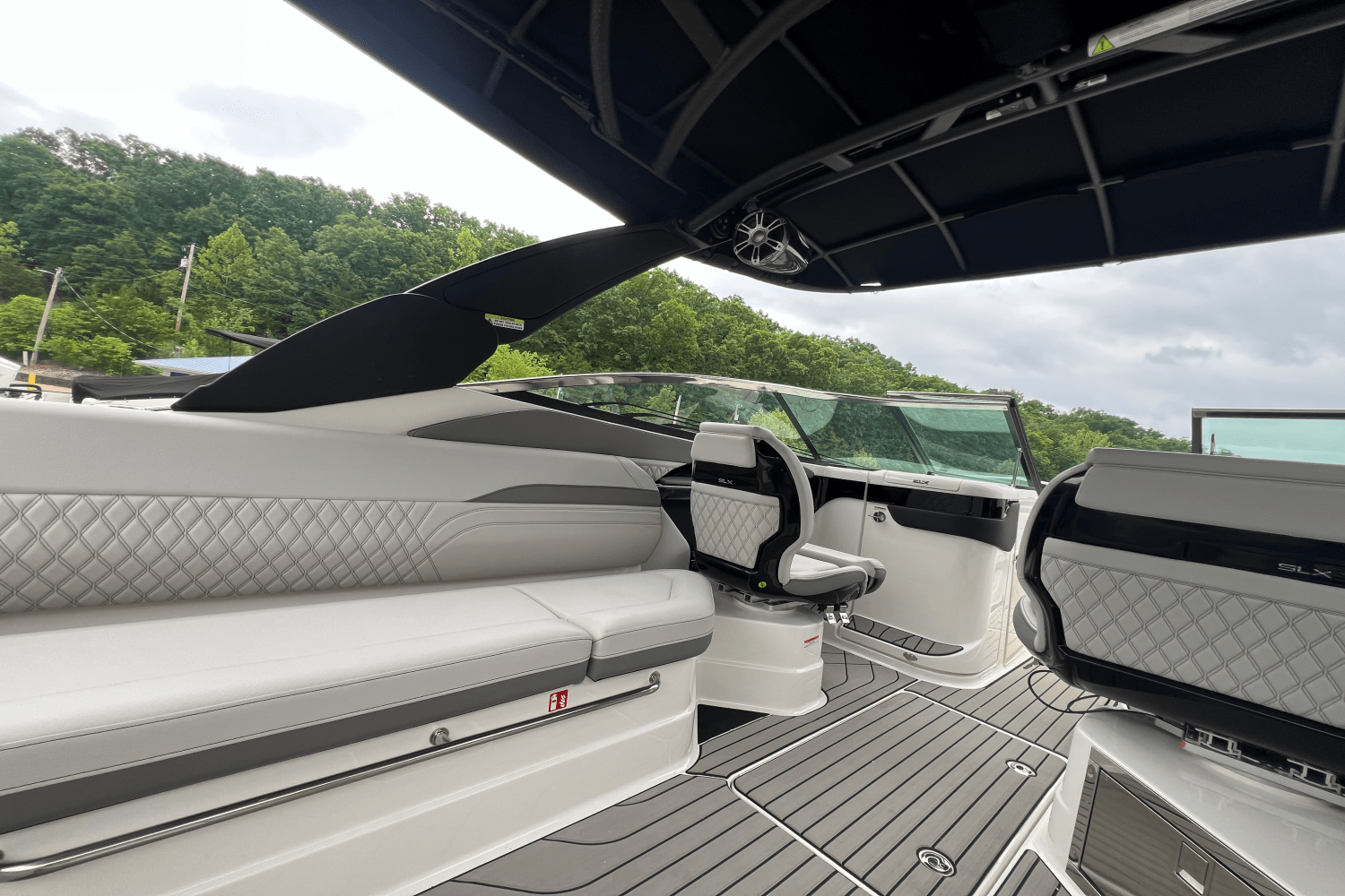 2025 Sea Ray SLX 280 Image Thumbnail #21