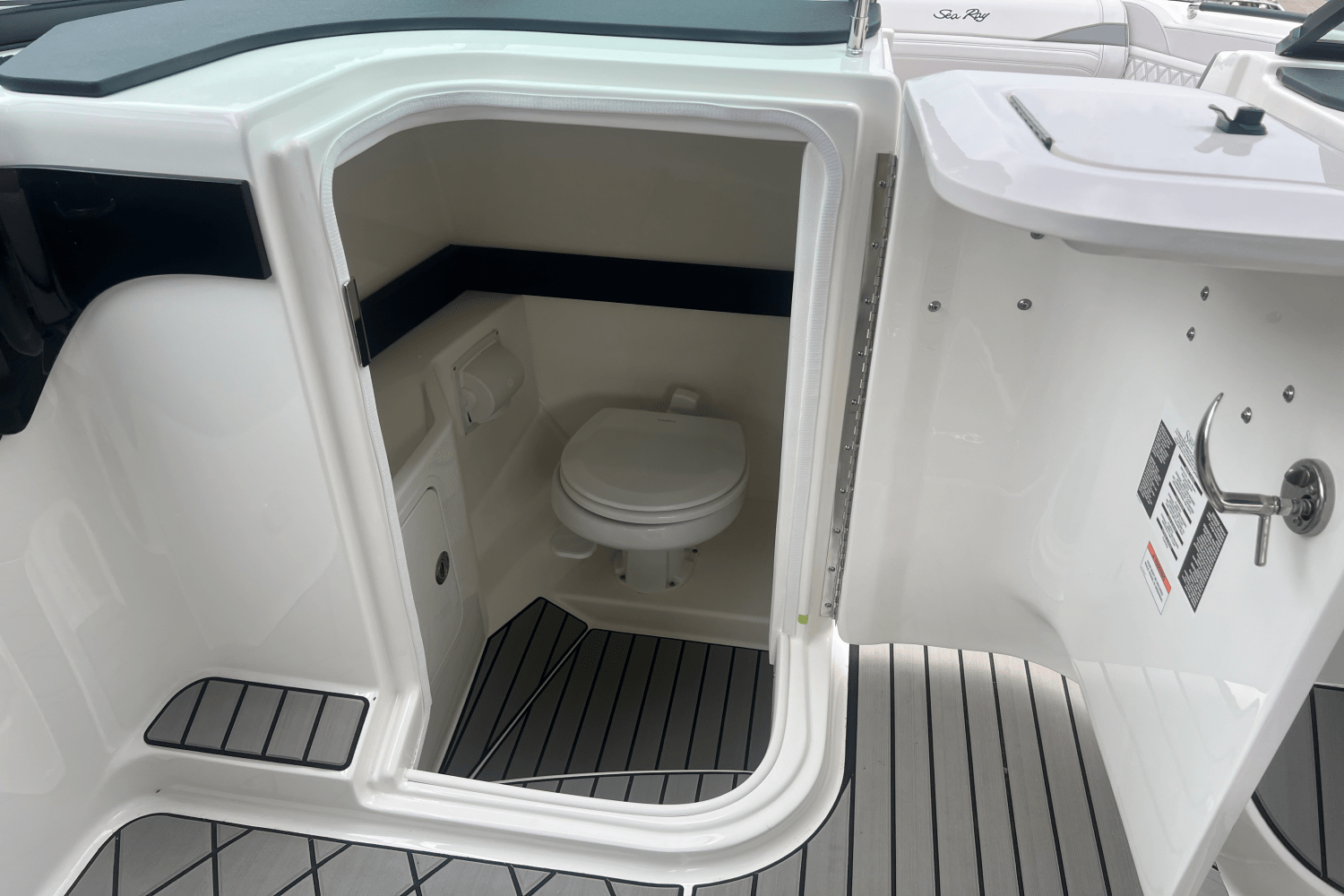 2025 Sea Ray SLX 280 Image Thumbnail #33