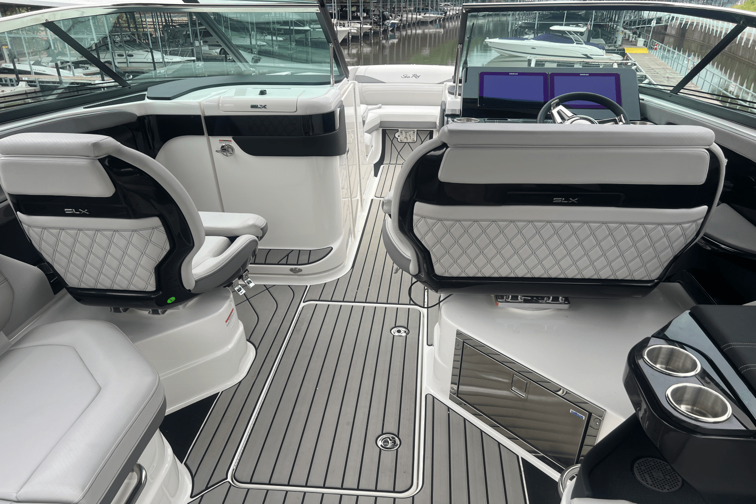 2025 Sea Ray SLX 280 Image Thumbnail #19