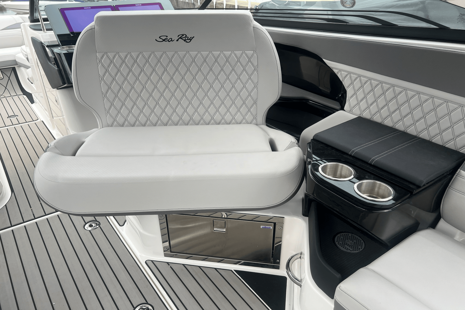 2025 Sea Ray SLX 280 Image Thumbnail #39