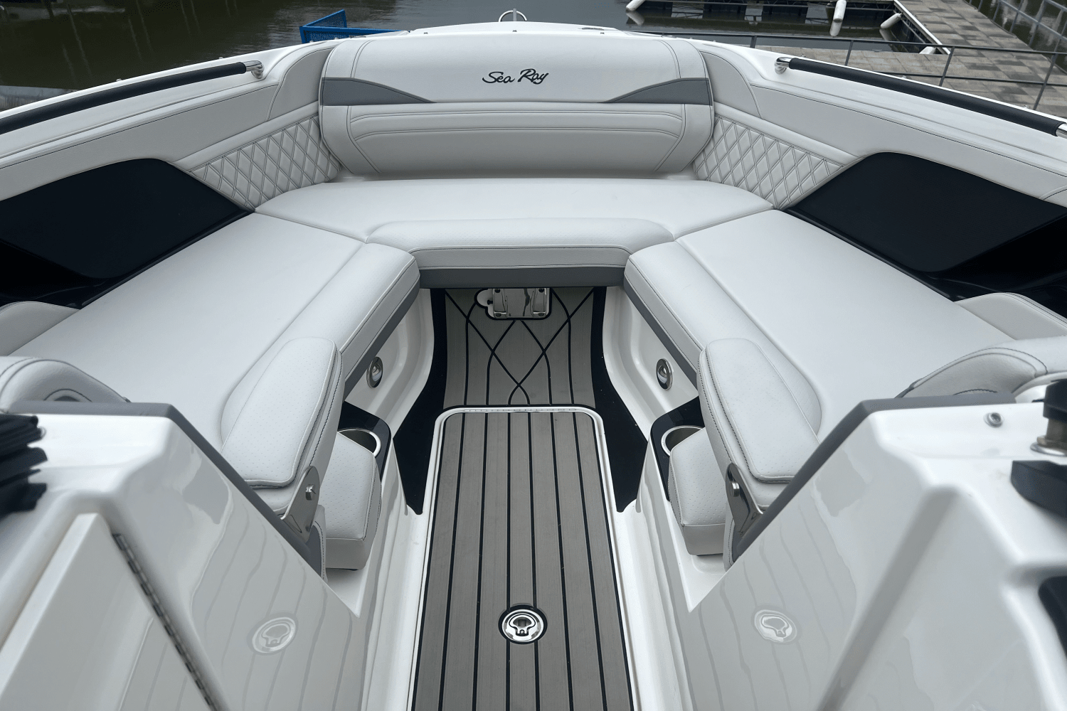 2025 Sea Ray SLX 280 Image Thumbnail #9