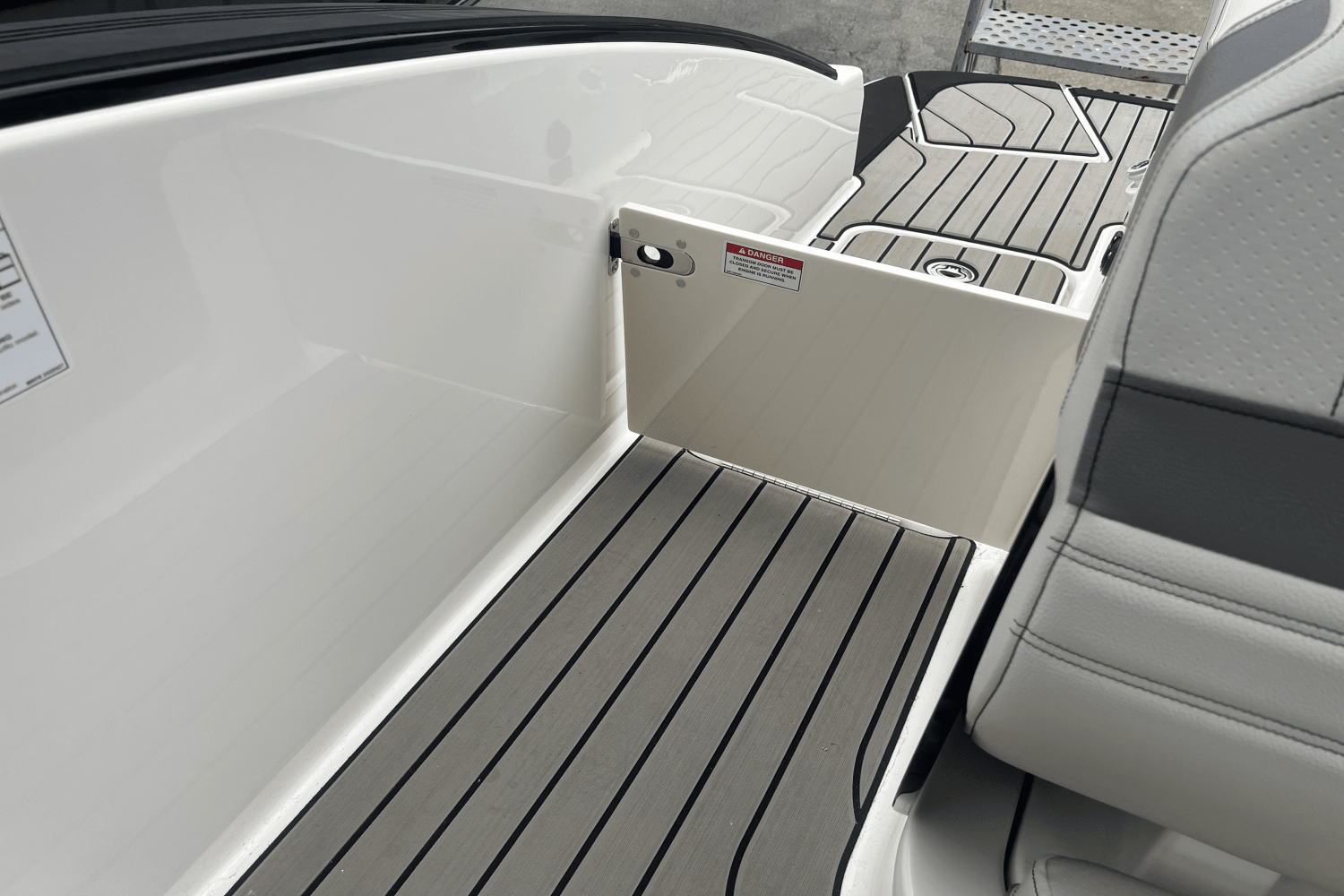 2025 Sea Ray SLX 280 Image Thumbnail #58