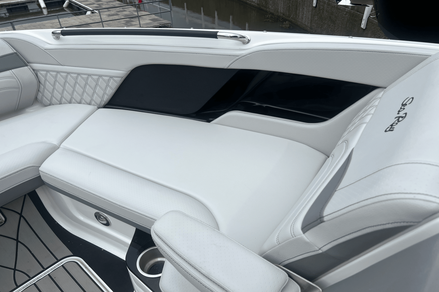 2025 Sea Ray SLX 280 Image Thumbnail #10