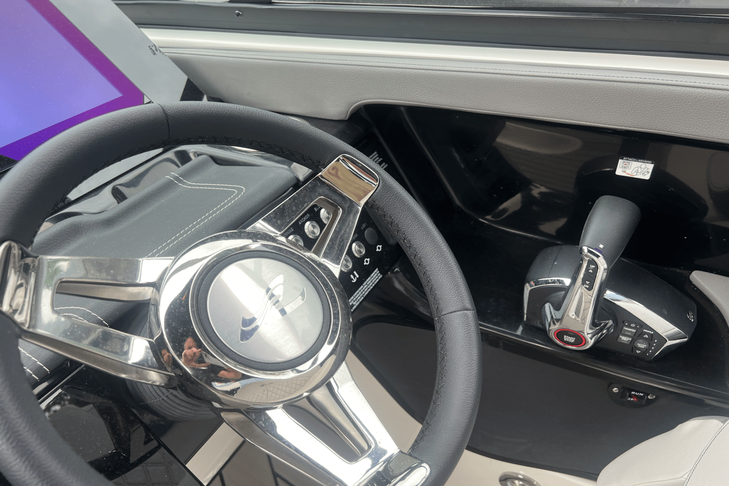 2025 Sea Ray SLX 280 Image Thumbnail #5