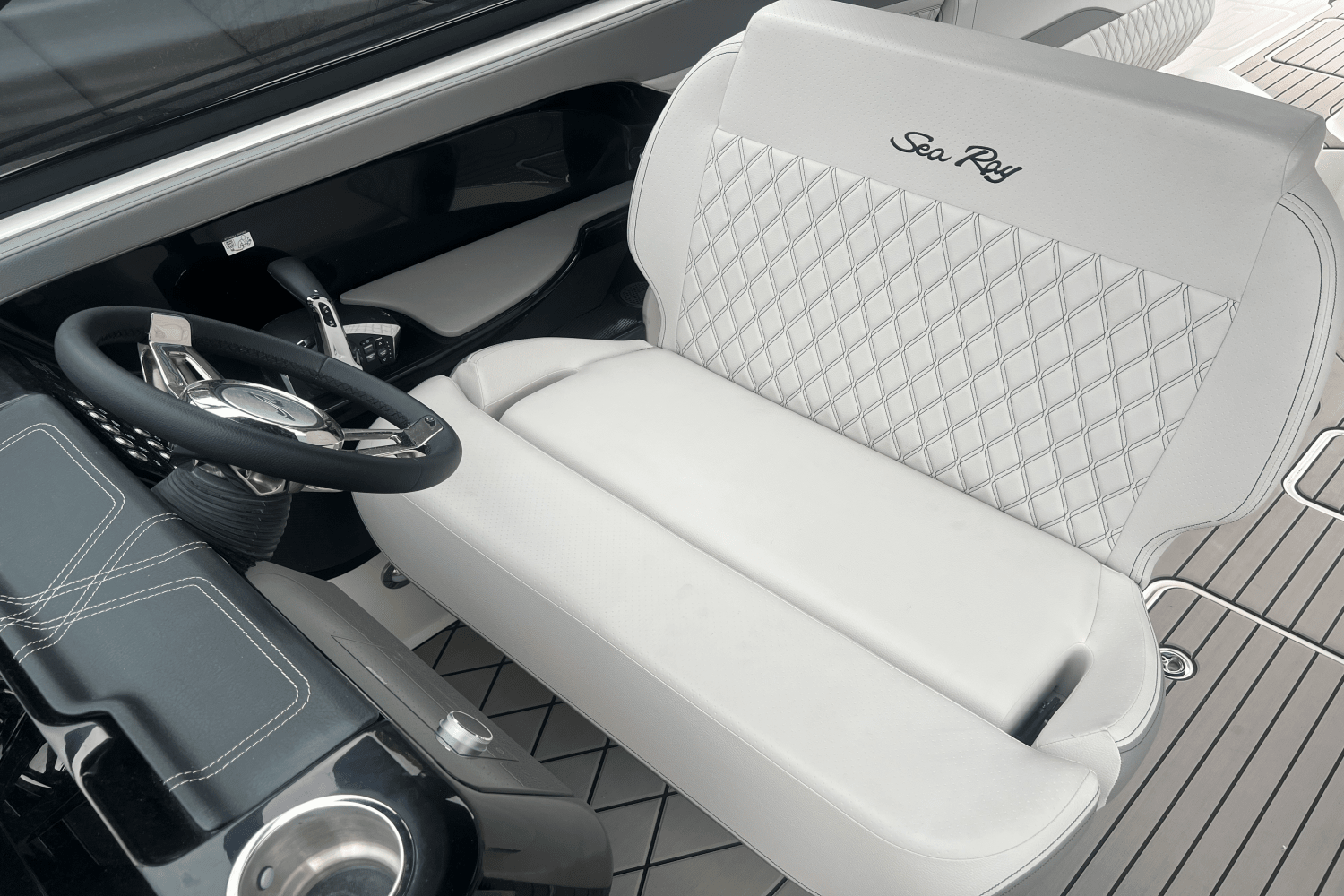 2025 Sea Ray SLX 280 Image Thumbnail #16