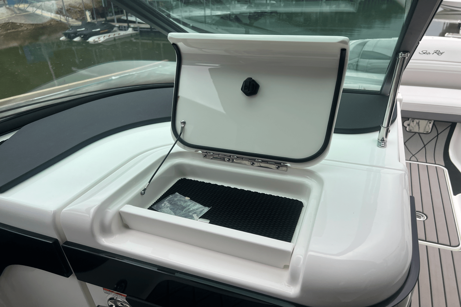 2025 Sea Ray SLX 280 Image Thumbnail #31