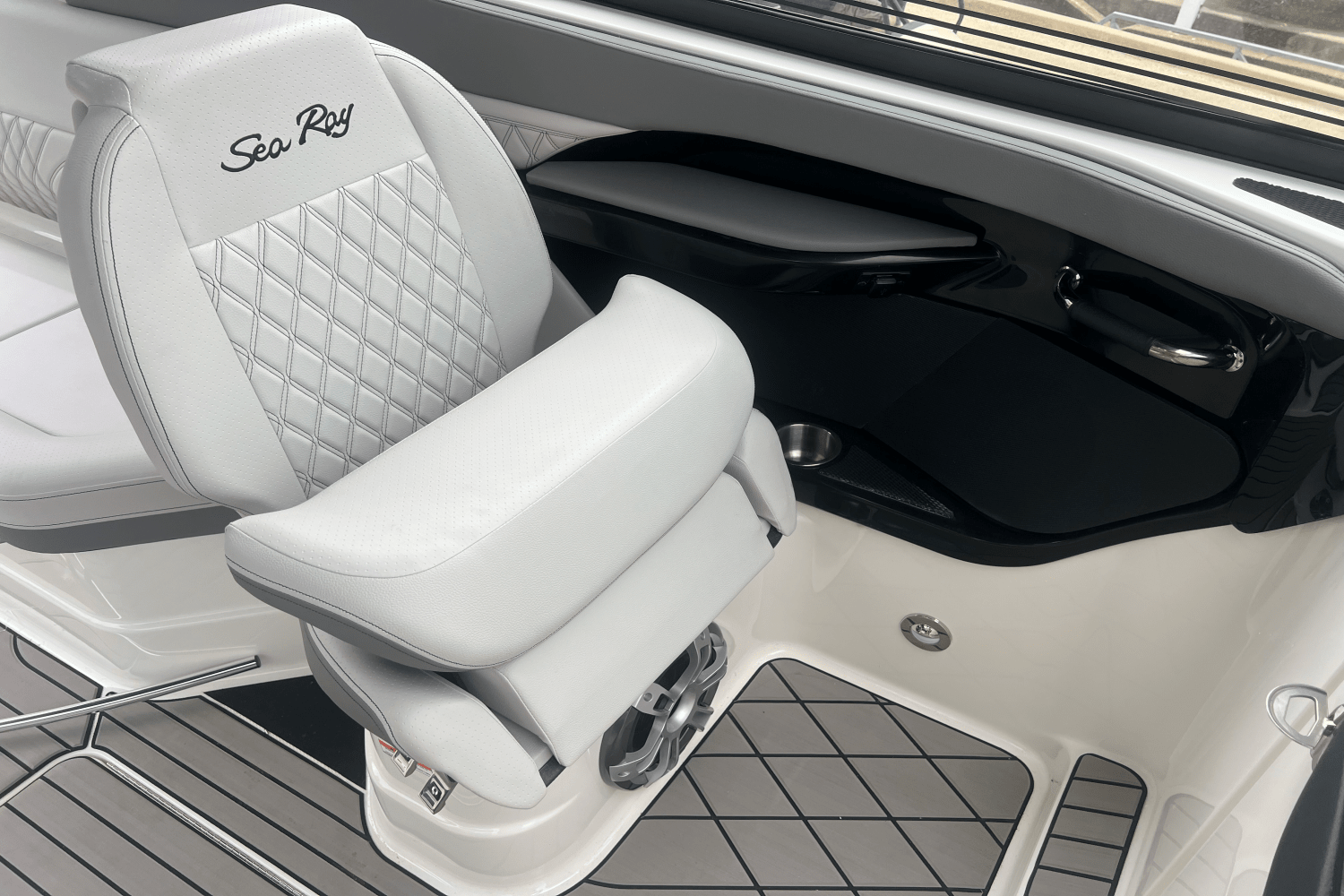 2025 Sea Ray SLX 280 Image Thumbnail #22