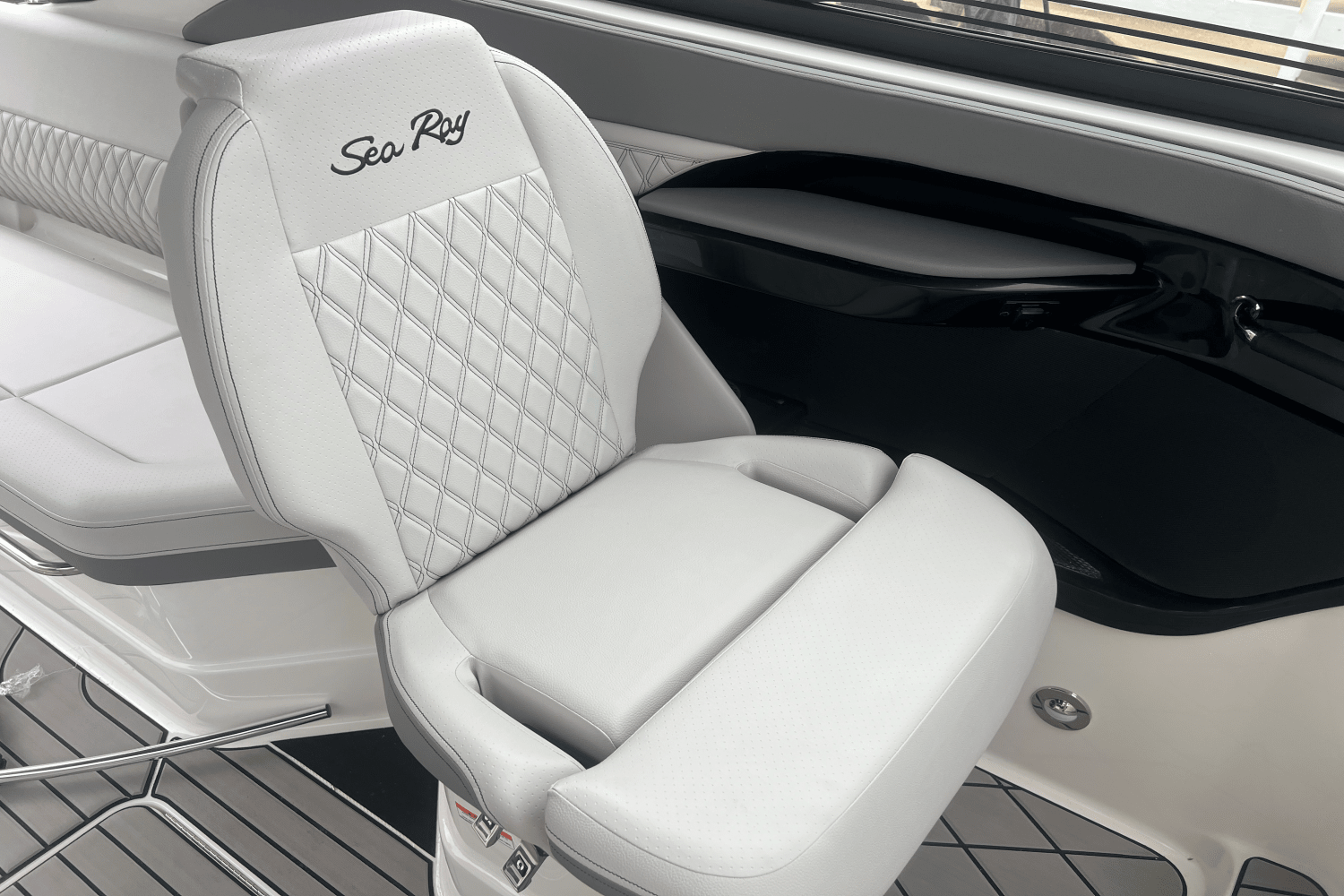 2025 Sea Ray SLX 280 Image Thumbnail #23