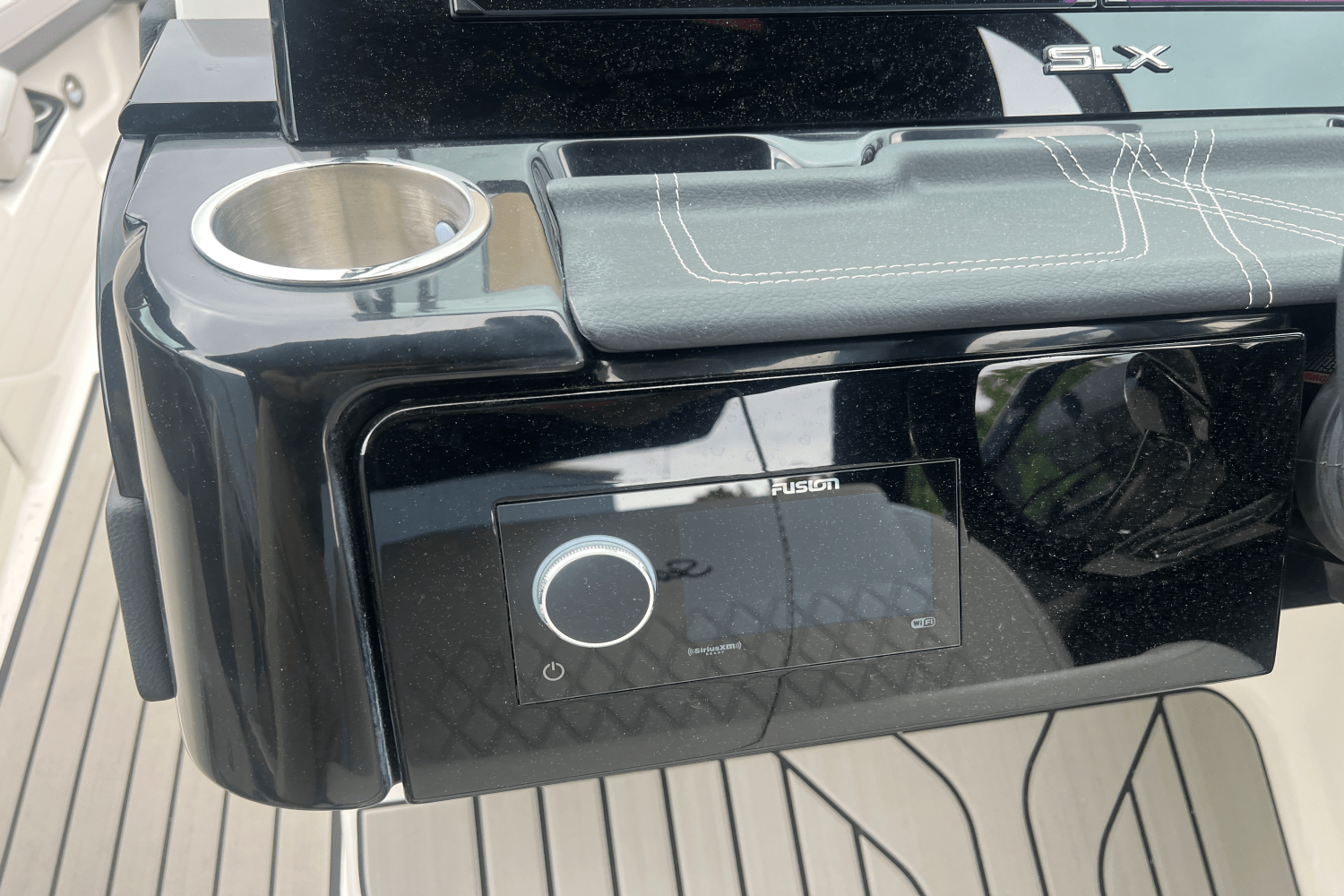 2025 Sea Ray SLX 280 Image Thumbnail #6