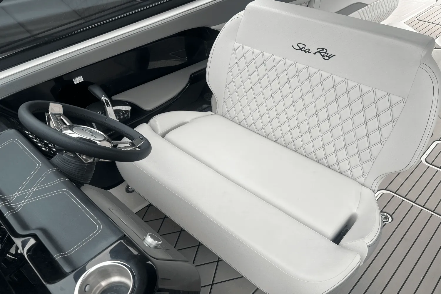 2025 Sea Ray SLX 280 Image Thumbnail #16