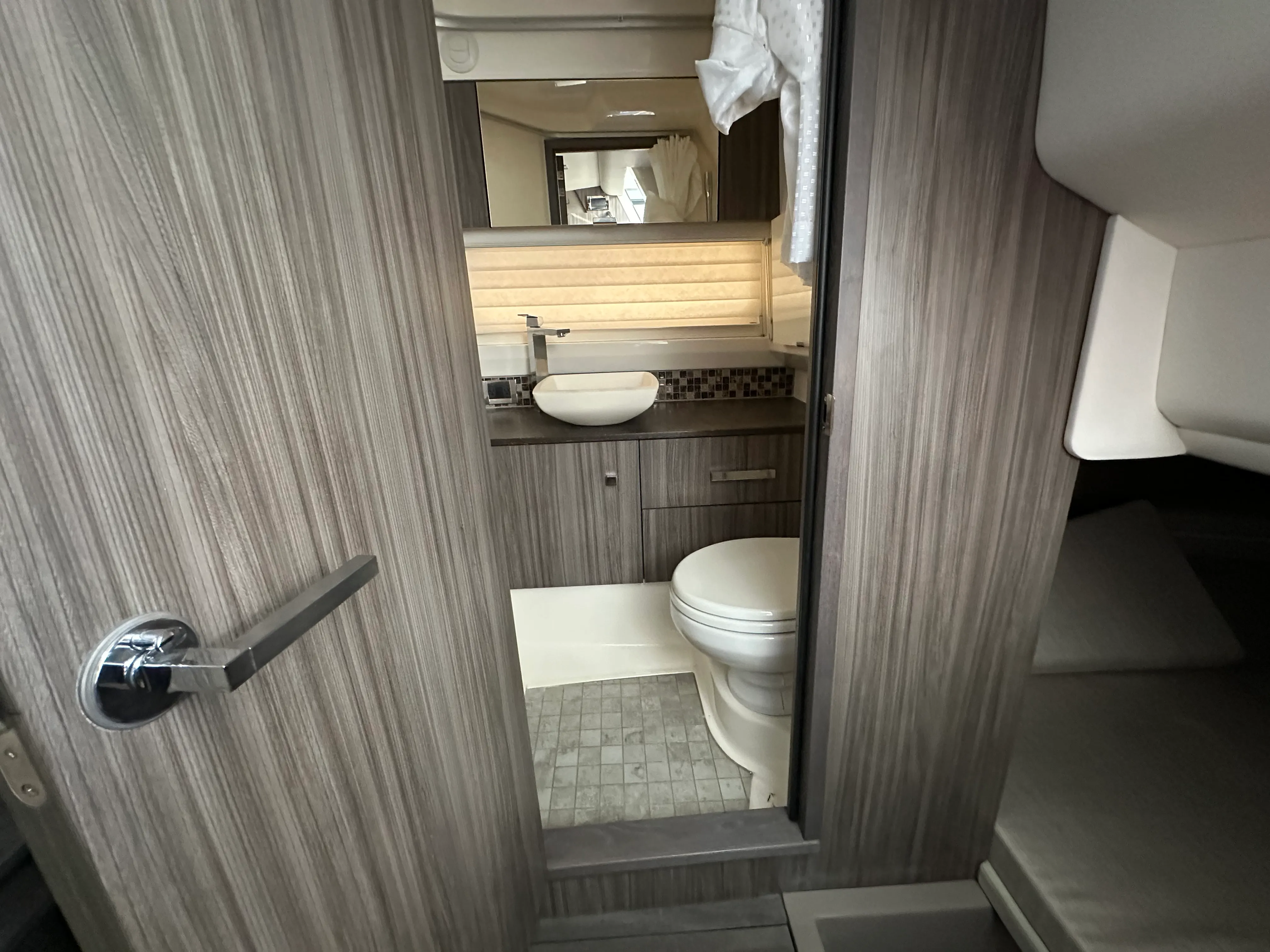 2022 Sea Ray 400 SLX Image Thumbnail #36