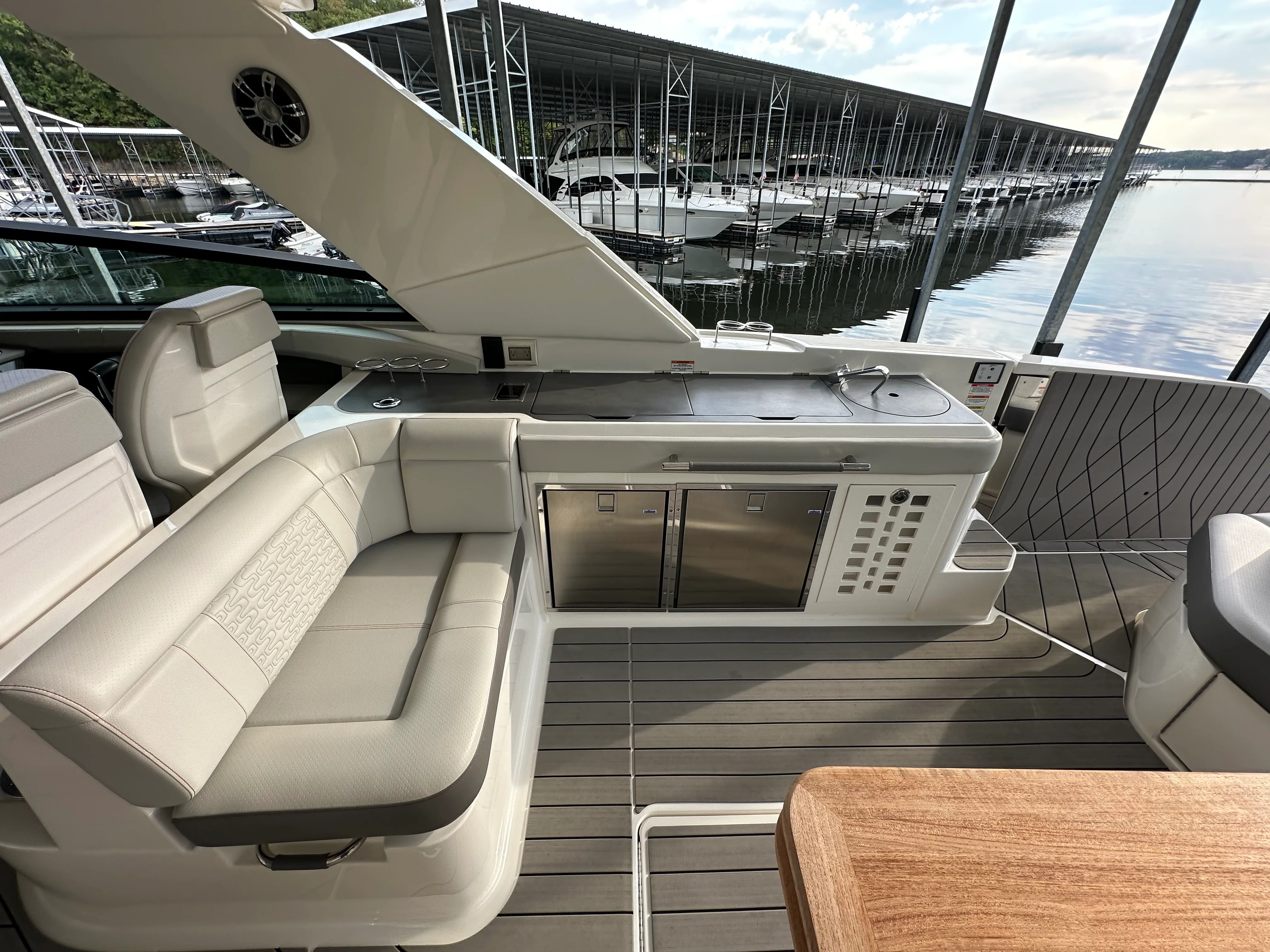 2022 Sea Ray 400 SLX Image Thumbnail #3