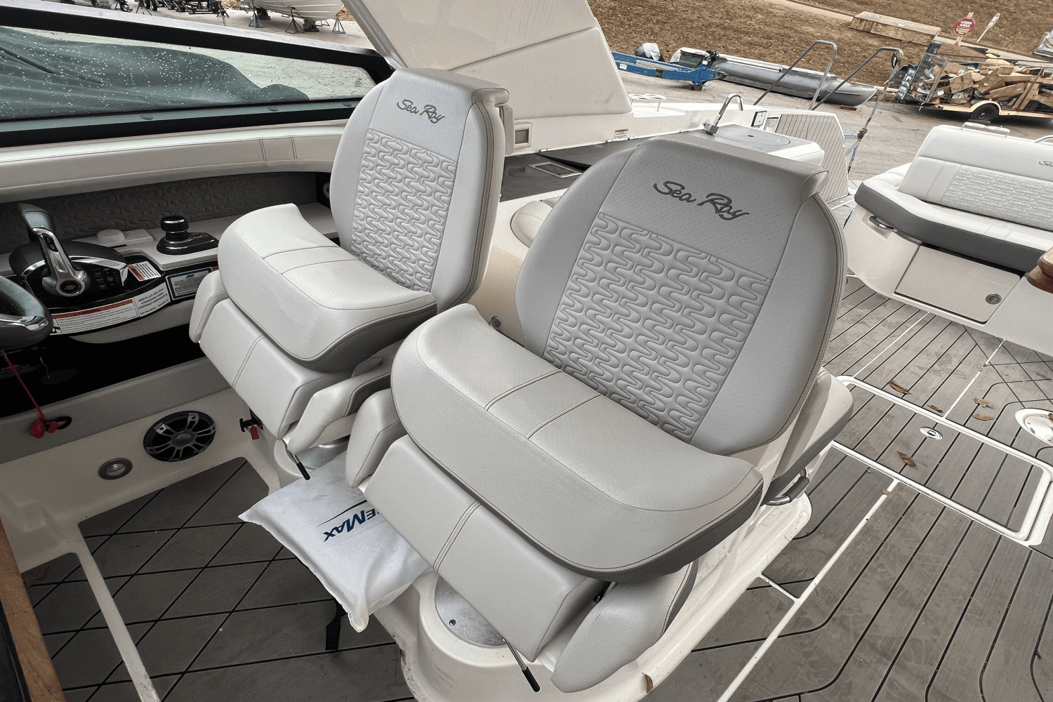 2022 Sea Ray 400 SLX Image Thumbnail #9