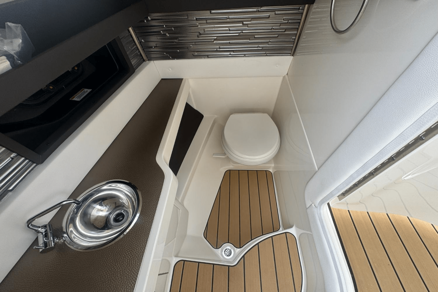 2023 Sea Ray SLX 310 Outboard Image Thumbnail #23