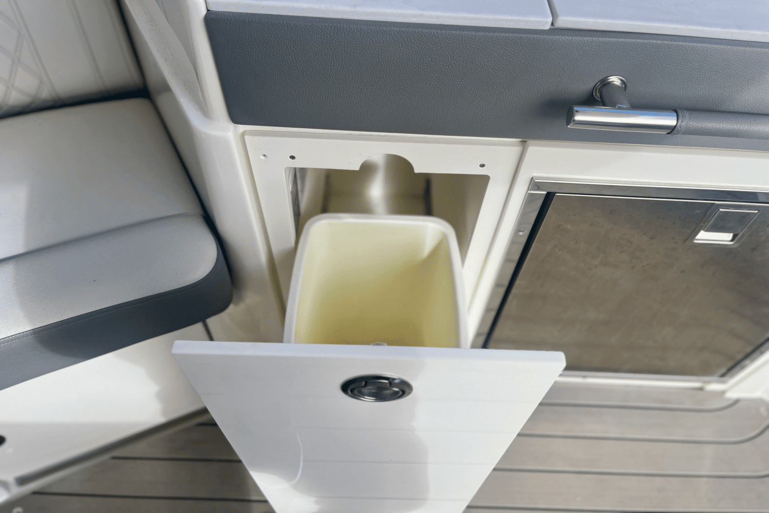 2022 Sea Ray 350 SLX Image Thumbnail #17