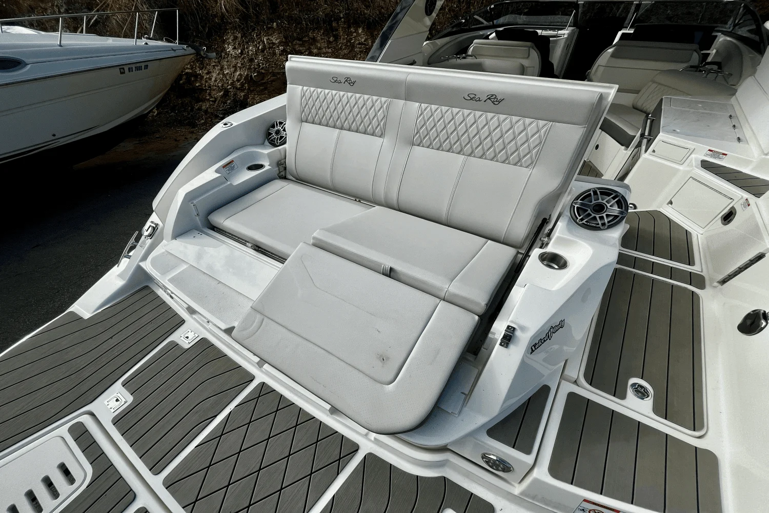 2022 Sea Ray 350 SLX Image Thumbnail #9