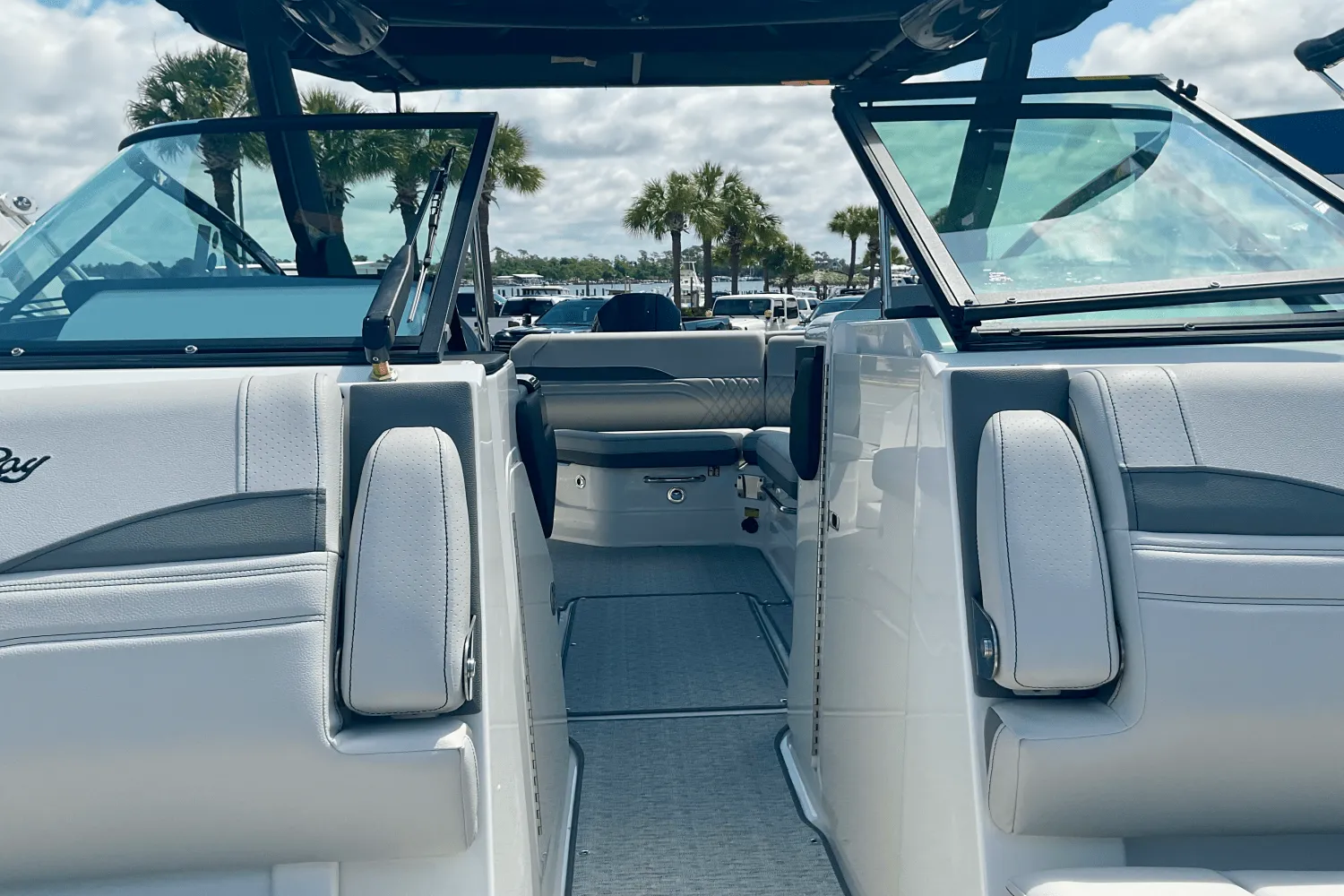 2025 Sea Ray SLX 260 Outboard Image Thumbnail #30