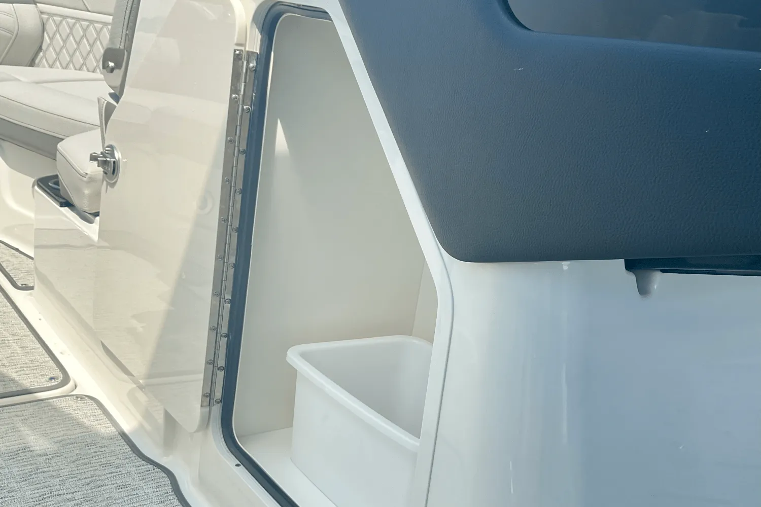 2025 Sea Ray SLX 260 Outboard Image Thumbnail #28