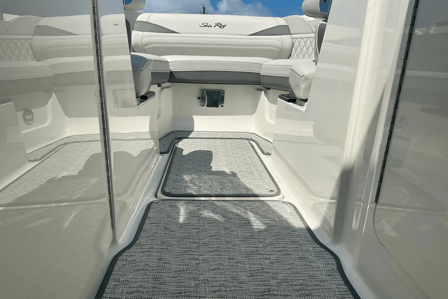 2025 Sea Ray SLX 260 Outboard Image Thumbnail #36