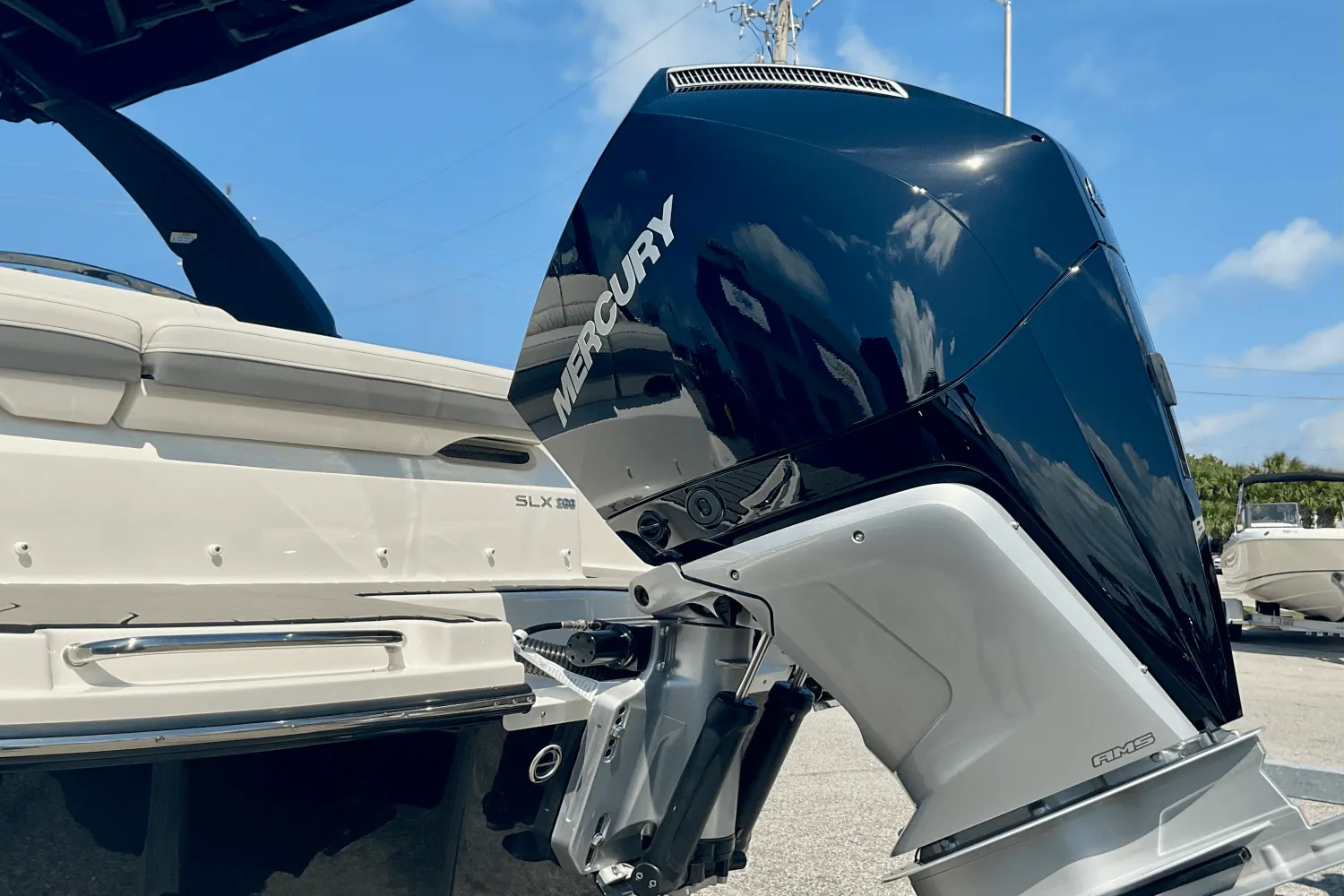 2025 Sea Ray SLX 260 Outboard Image Thumbnail #9