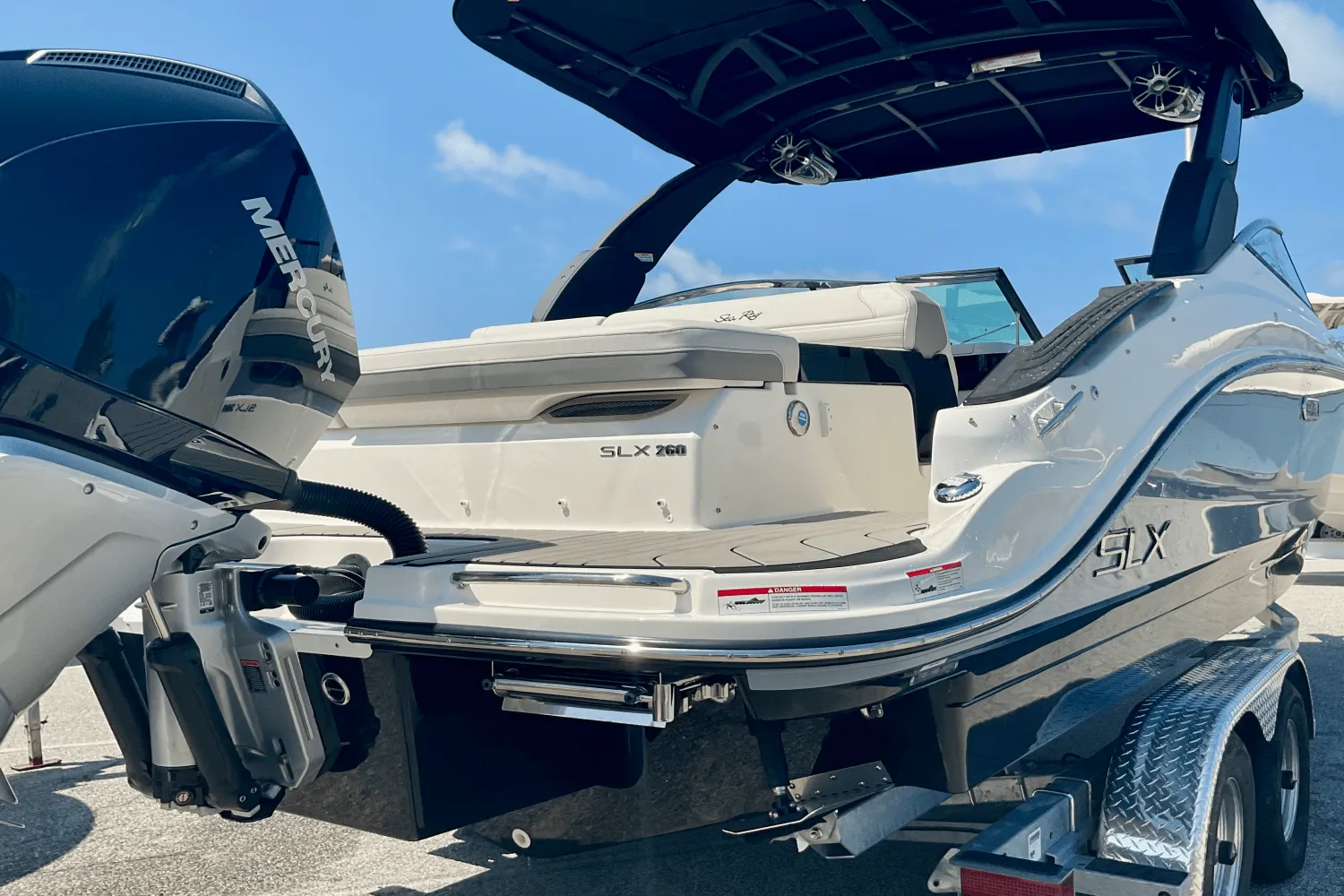 2025 Sea Ray SLX 260 Outboard Image Thumbnail #8