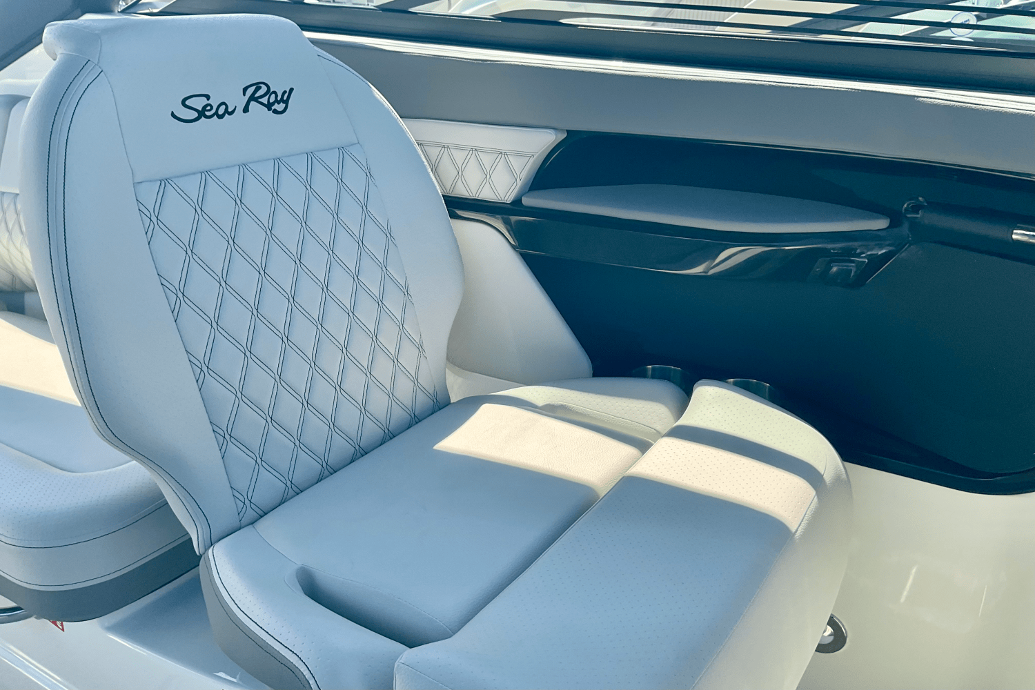 2025 Sea Ray SLX 260 Outboard Image Thumbnail #24