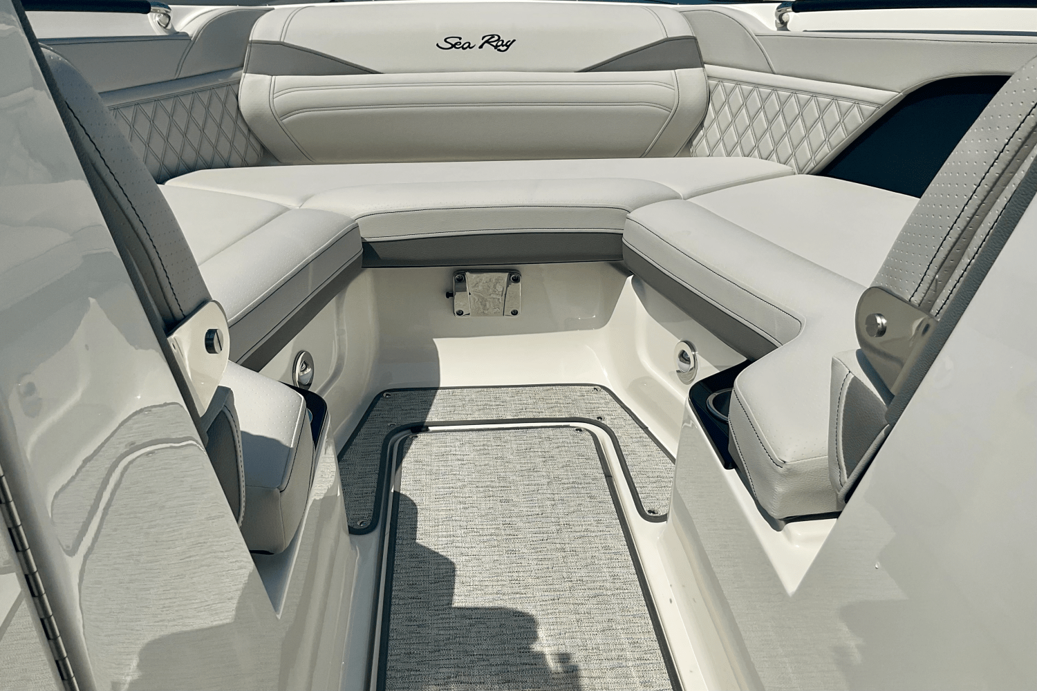 2025 Sea Ray SLX 260 Outboard Image Thumbnail #29