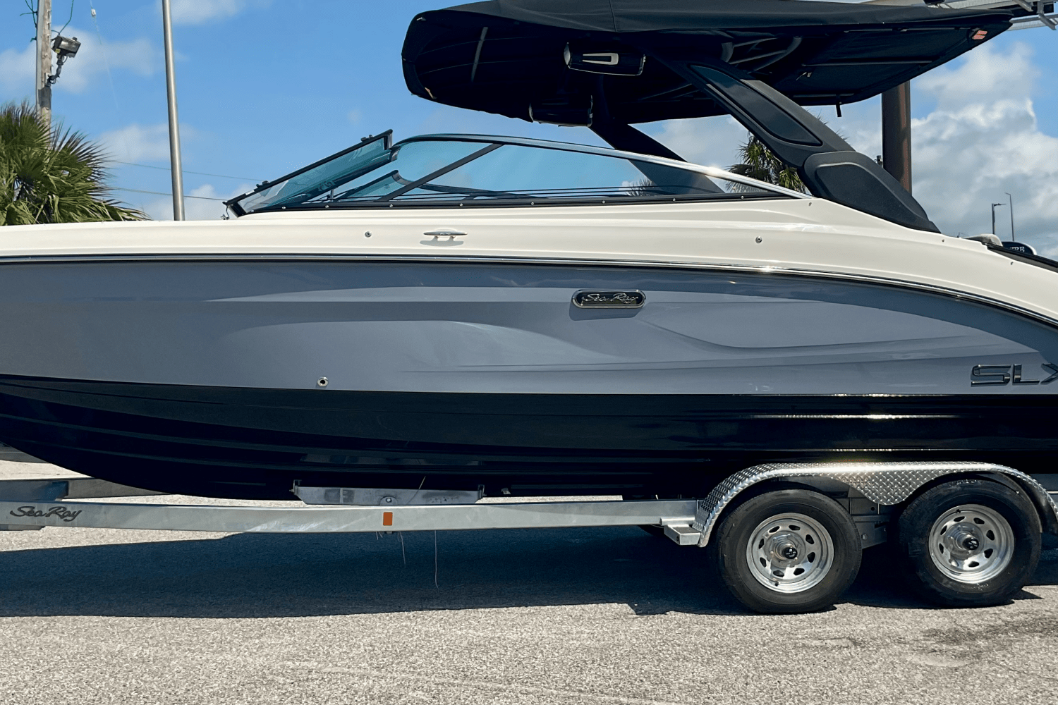 2025 Sea Ray SLX 260 Outboard Image Thumbnail #3