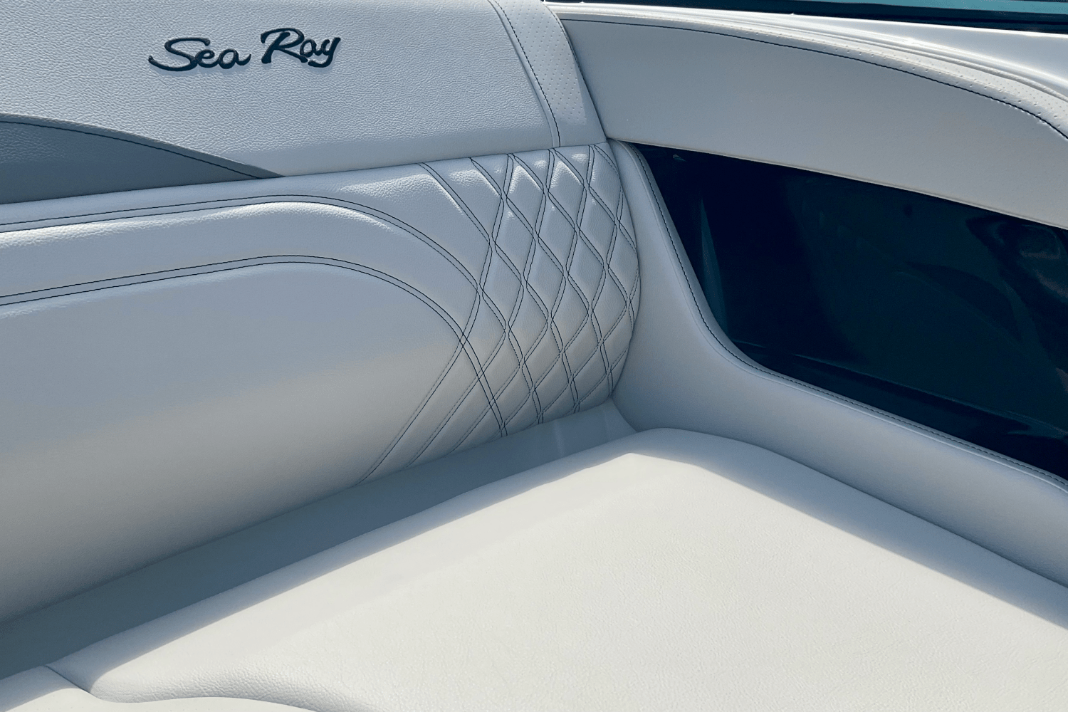 2025 Sea Ray SLX 260 Outboard Image Thumbnail #31