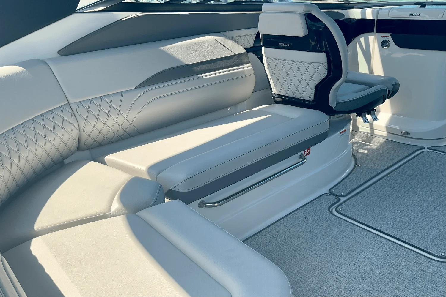 2025 Sea Ray SLX 260 Outboard Image Thumbnail #14