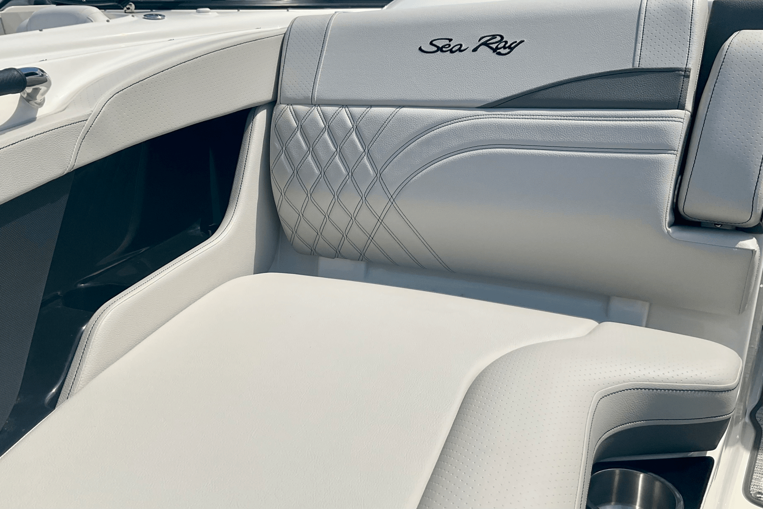 2025 Sea Ray SLX 260 Outboard Image Thumbnail #32