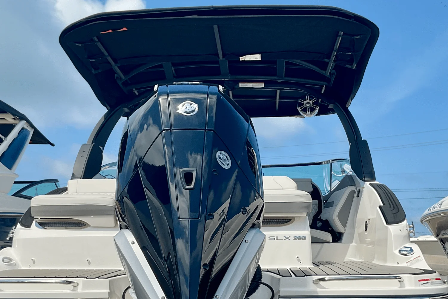 2025 Sea Ray SLX 260 Outboard Image Thumbnail #7