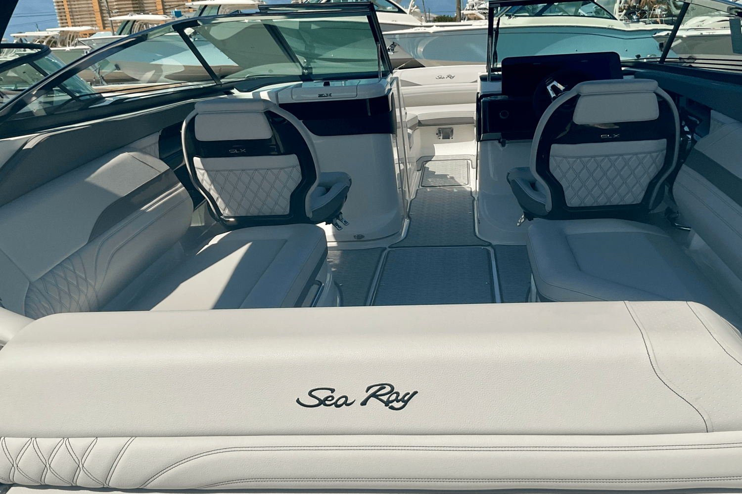 2025 Sea Ray SLX 260 Outboard Image Thumbnail #13