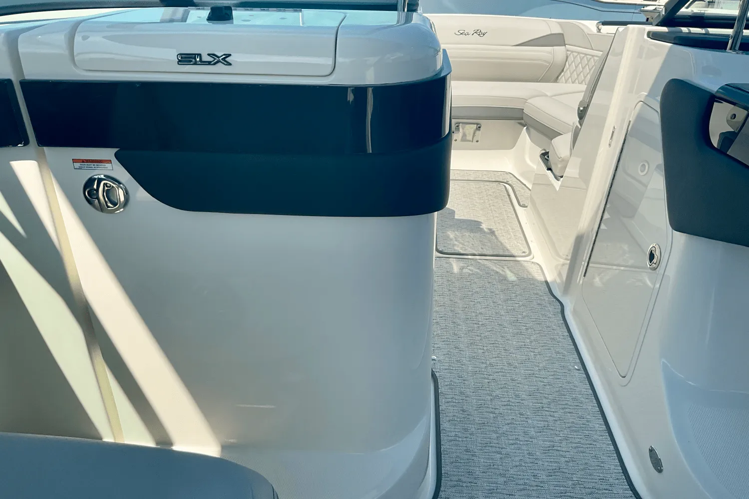 2025 Sea Ray SLX 260 Outboard Image Thumbnail #26