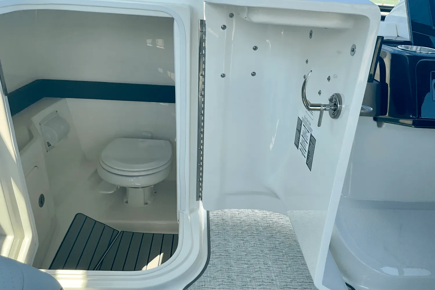 2025 Sea Ray SLX 260 Outboard Image Thumbnail #27