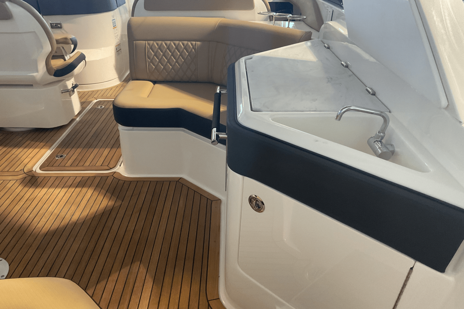 2026 Sea Ray 310SLX-OB Image Thumbnail #11