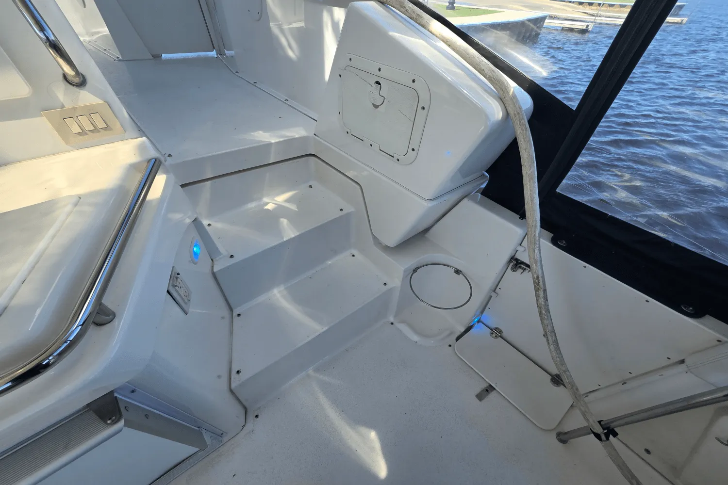 2001 Silverton 392 MOTOR YACHT Image Thumbnail #21