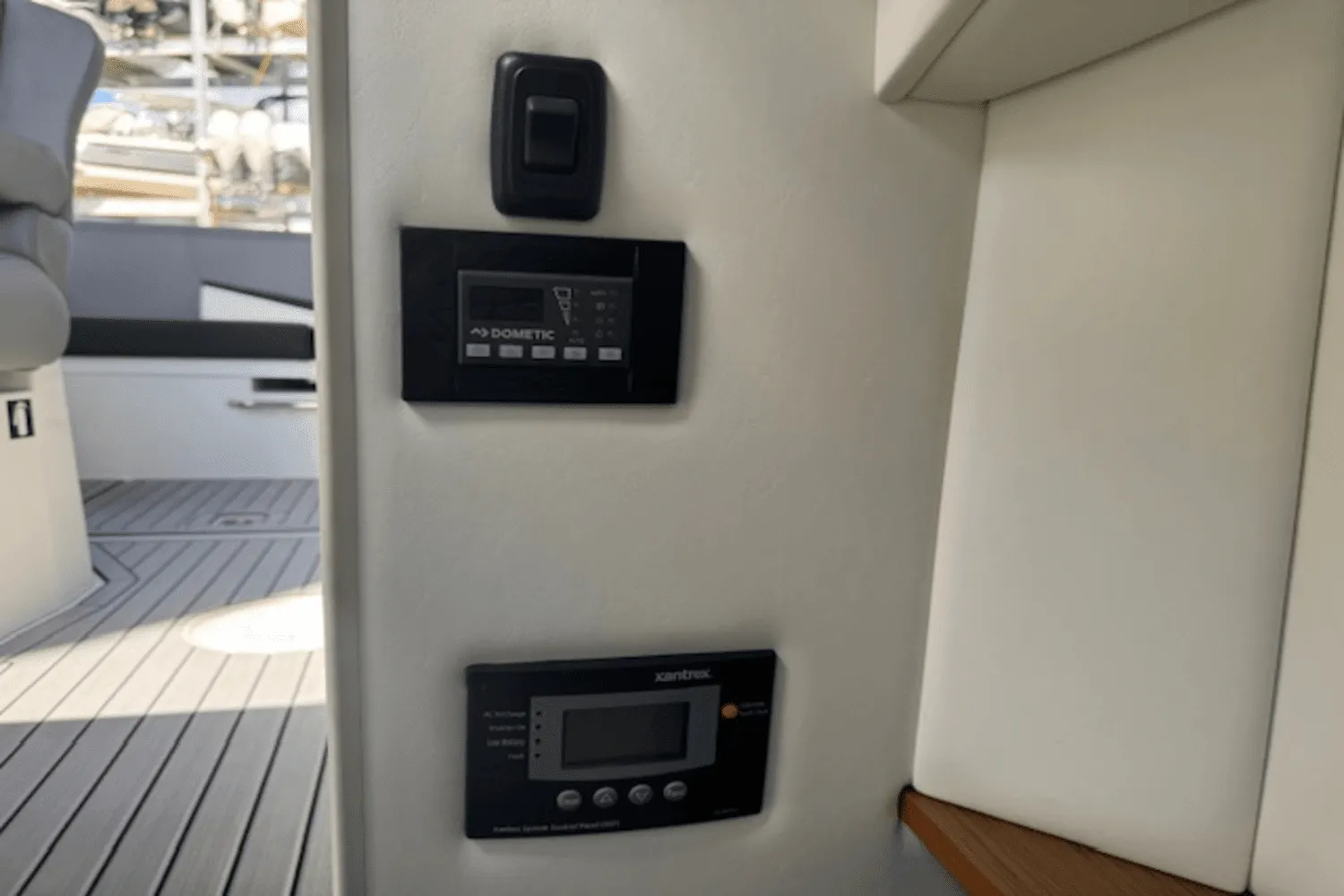 2019 Cruisers Yachts 338 GLS OB Image Thumbnail #52