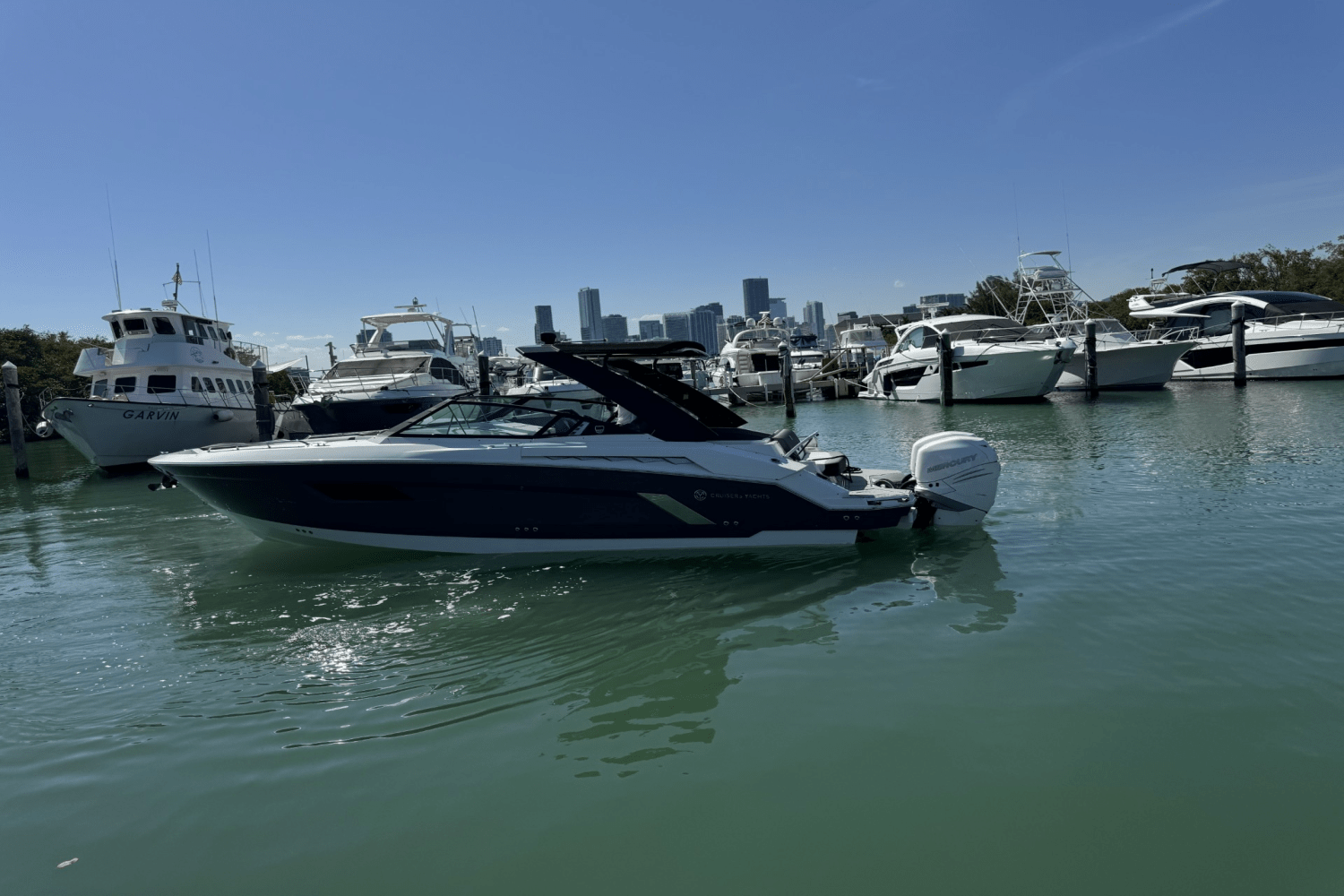 2019 Cruisers Yachts 338 GLS OB Image Thumbnail #4