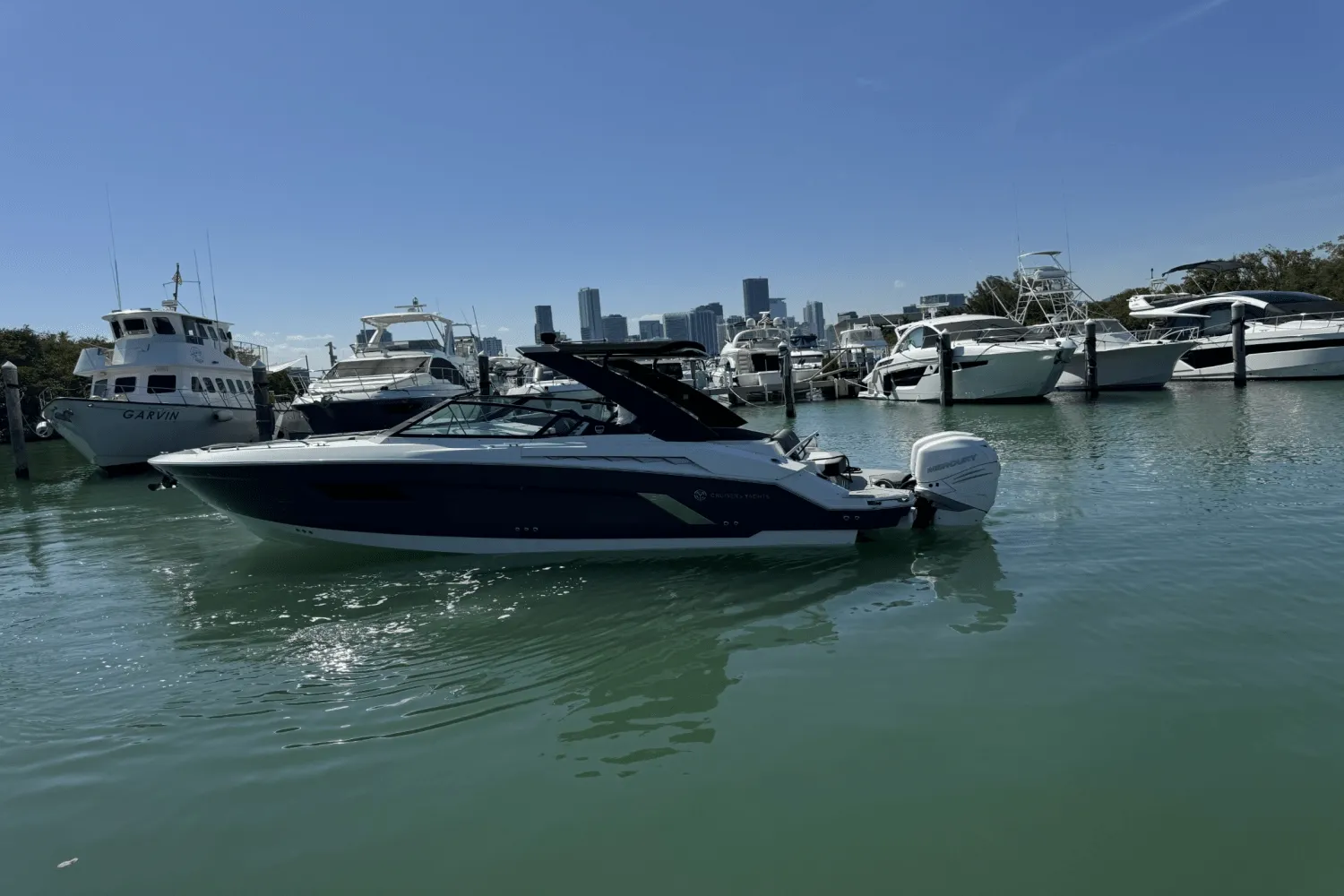 2019 Cruisers Yachts 338 GLS OB Image Thumbnail #4