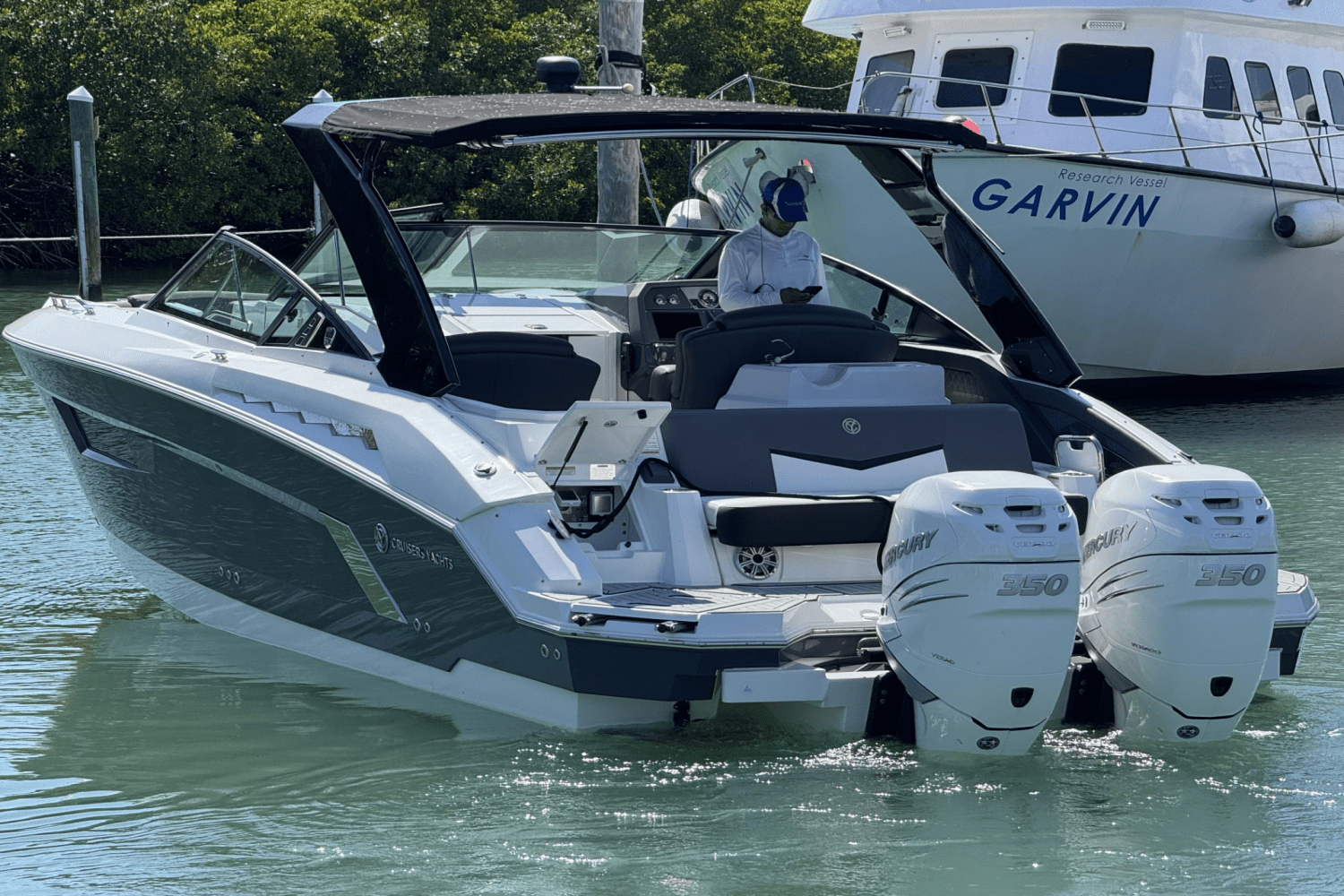 2019 Cruisers Yachts 338 GLS OB Image Thumbnail #2
