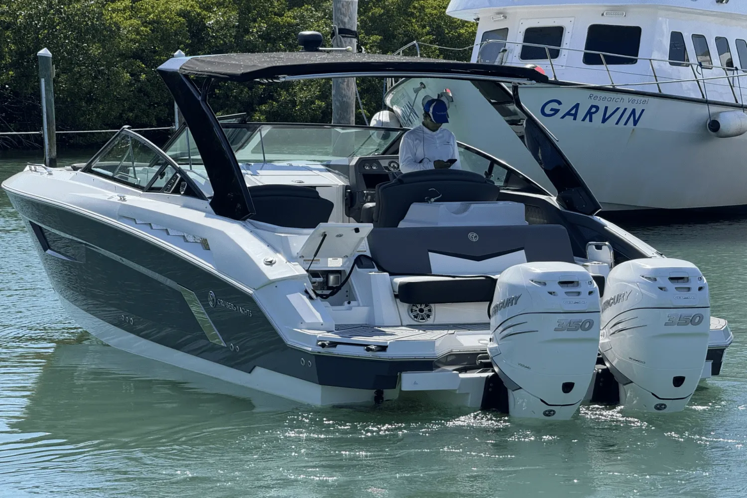 2019 Cruisers Yachts 338 GLS OB Image Thumbnail #2