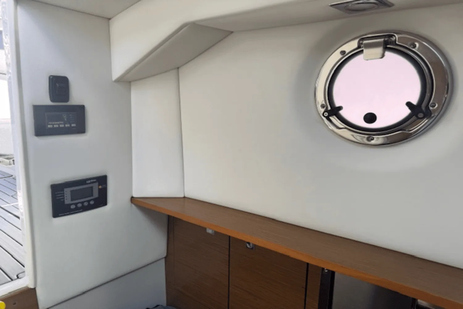 2019 Cruisers Yachts 338 GLS OB Image Thumbnail #47