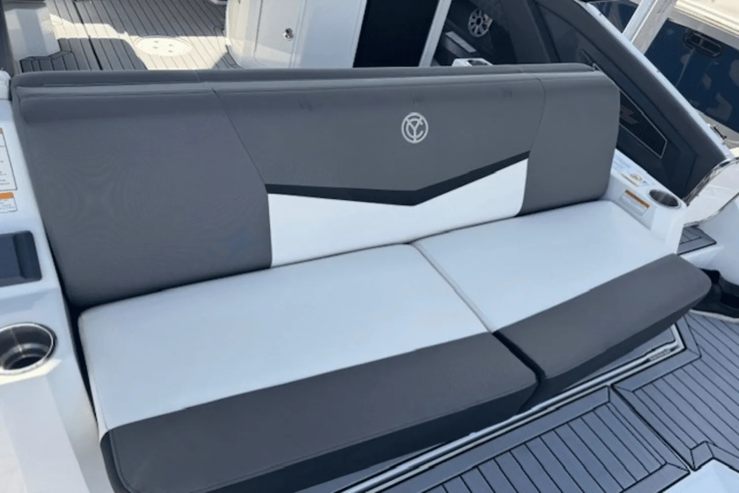 2019 Cruisers Yachts 338 GLS OB Image Thumbnail #20