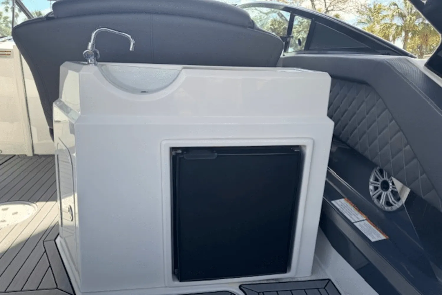 2019 Cruisers Yachts 338 GLS OB Image Thumbnail #24