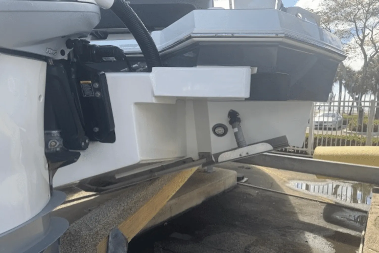 2019 Cruisers Yachts 338 GLS OB Image Thumbnail #13