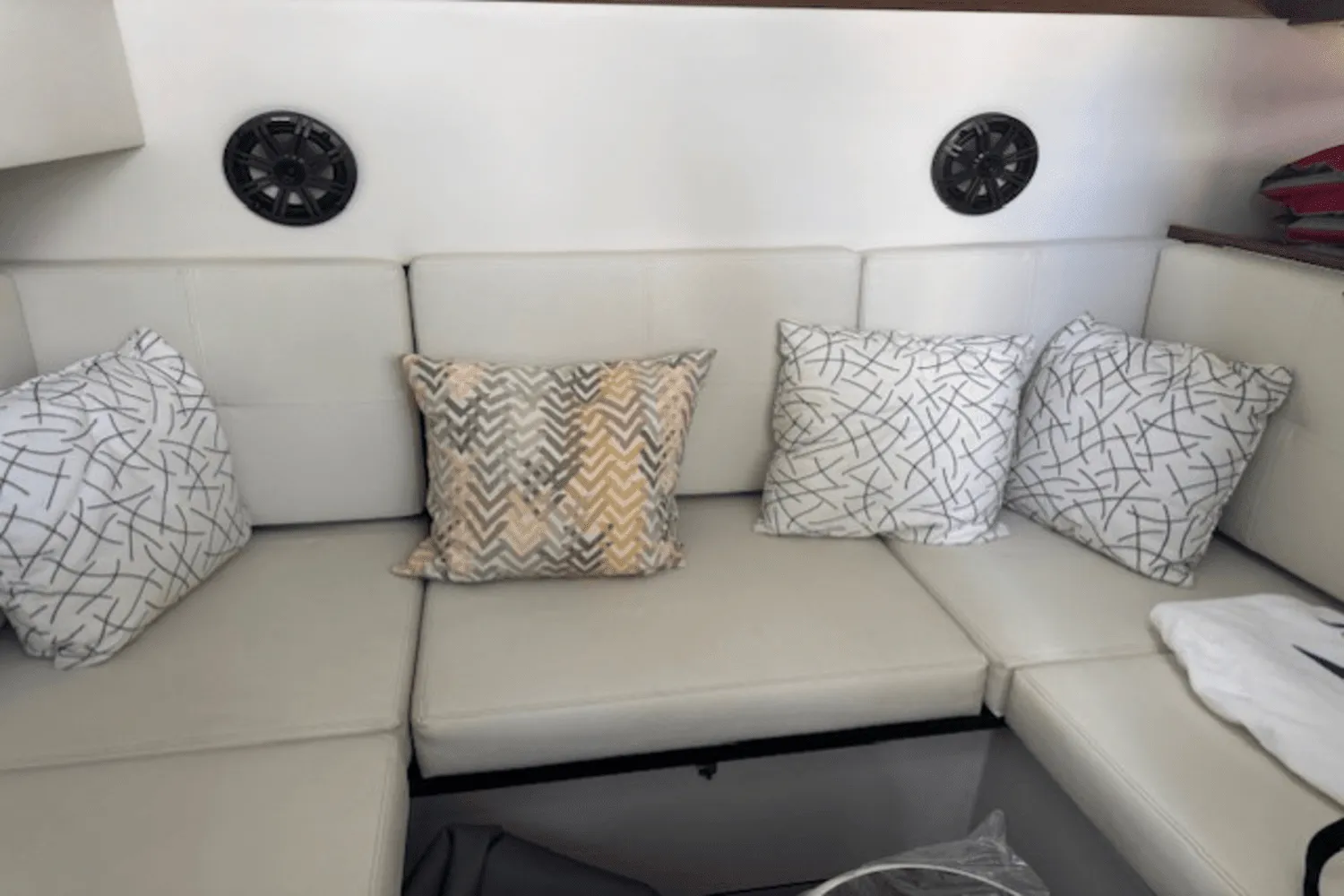 2019 Cruisers Yachts 338 GLS OB Image Thumbnail #40