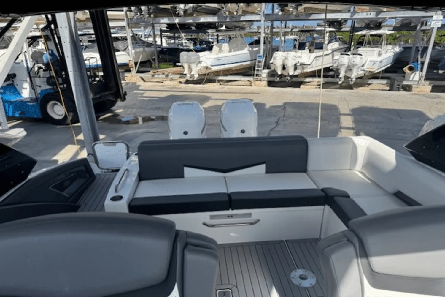 2019 Cruisers Yachts 338 GLS OB Image Thumbnail #28